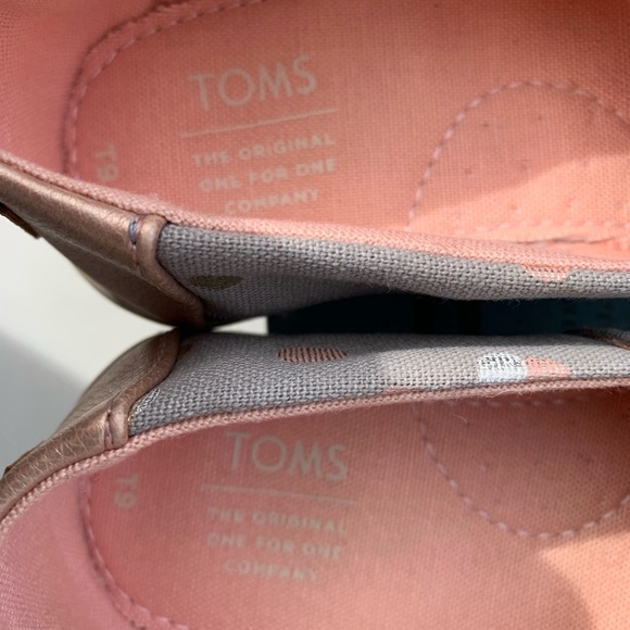 TOMS toddler size 9 - Picture 2 of 5